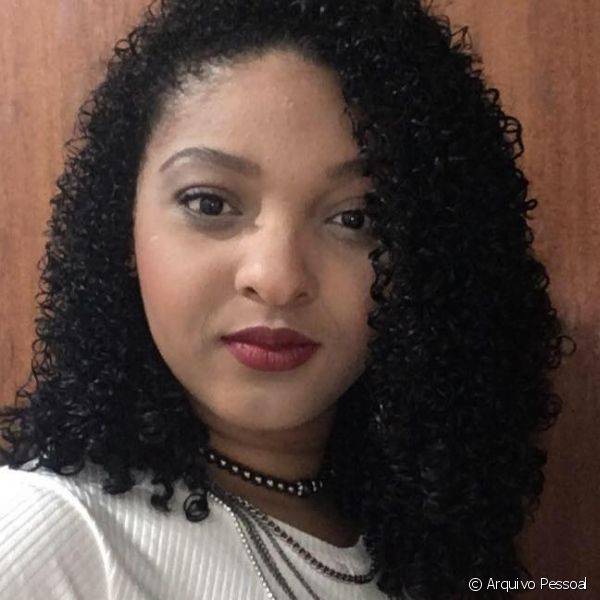Para acertar o tom da base, Andressa Farias gosta de seguir as dicas de blogueiras e priorizar as marcas que pensam nas várias tonalidades da pele negra (Foto: Arquivo Pessoal)